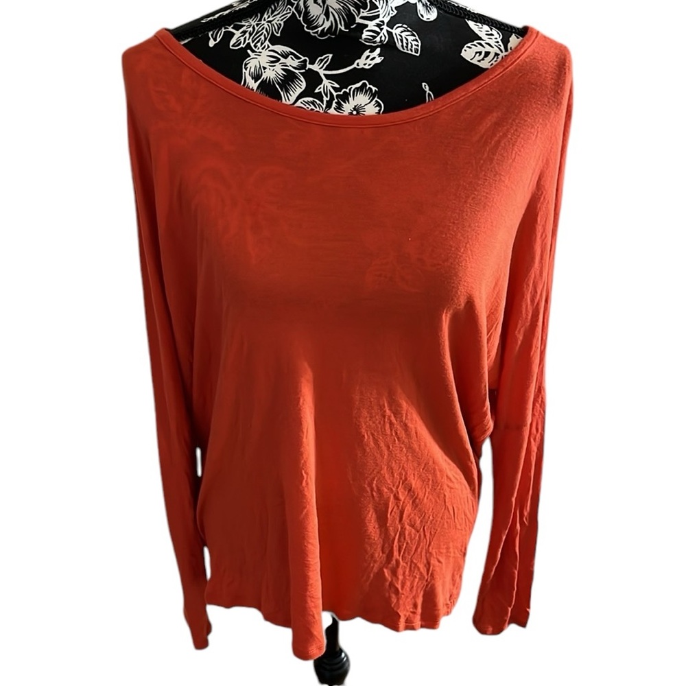 Trouve size large orange long sleeve tee with open back oversized - Picture 3 of 10